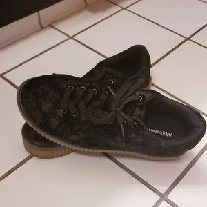 Black velvet creepers